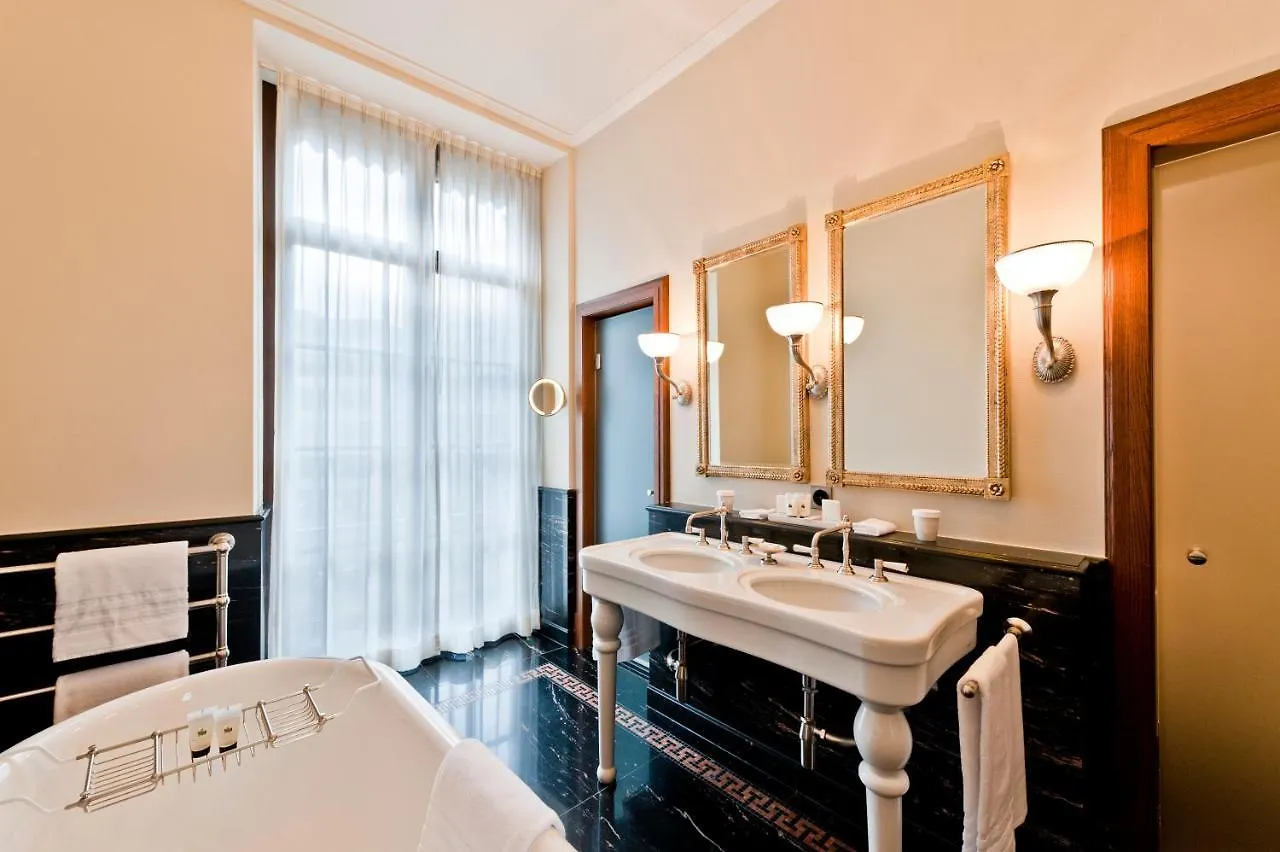 Grand Hotel LES TROIS ROIS Bâle 5*,