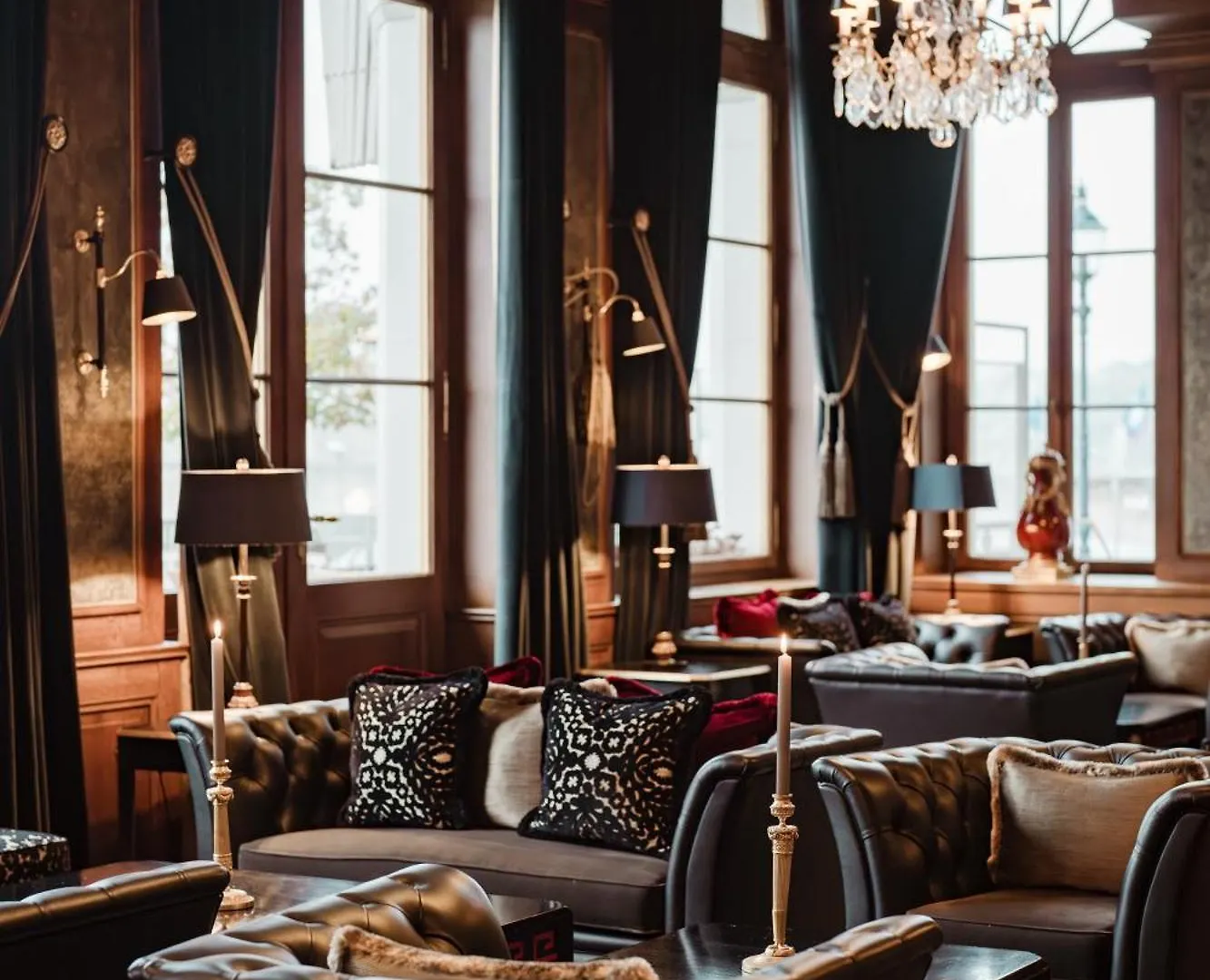 Grand Hotel Les Trois Rois Basileia 5*,  Suíça