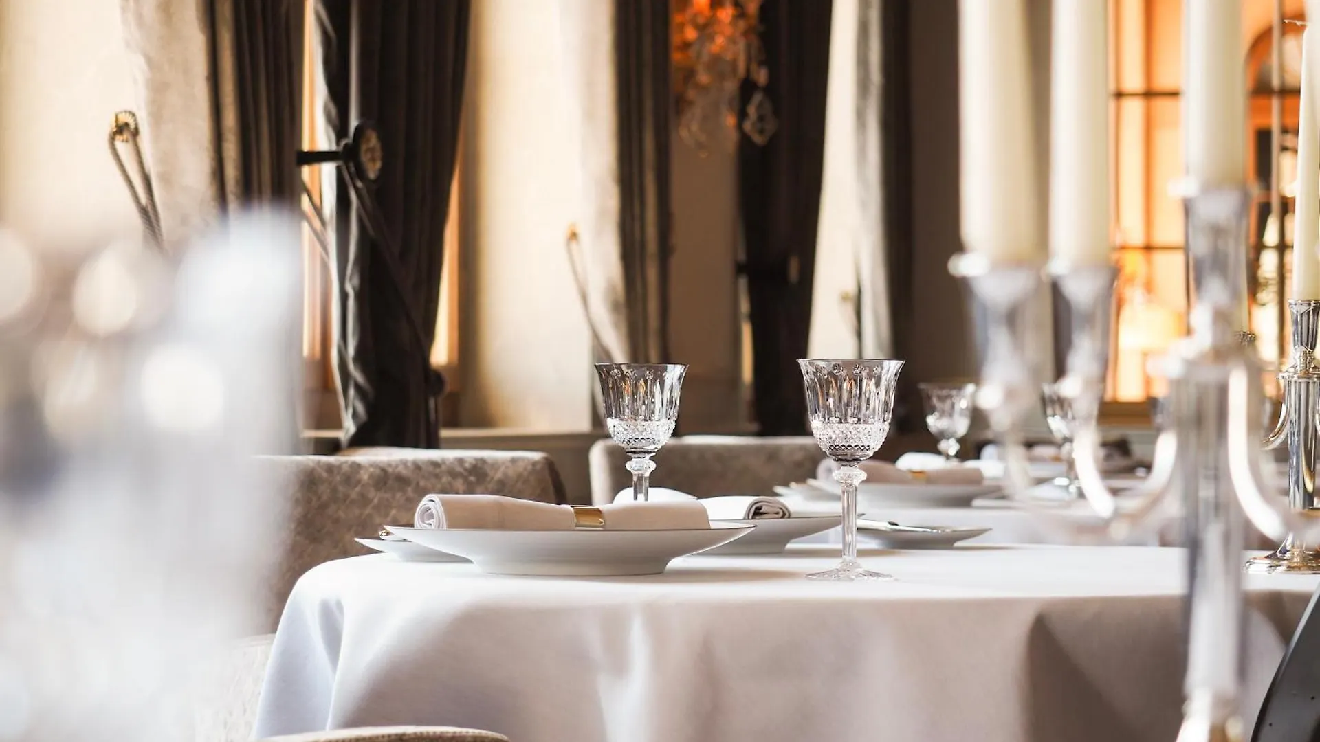 *****  Grand Hotel Les Trois Rois Basileia Suíça