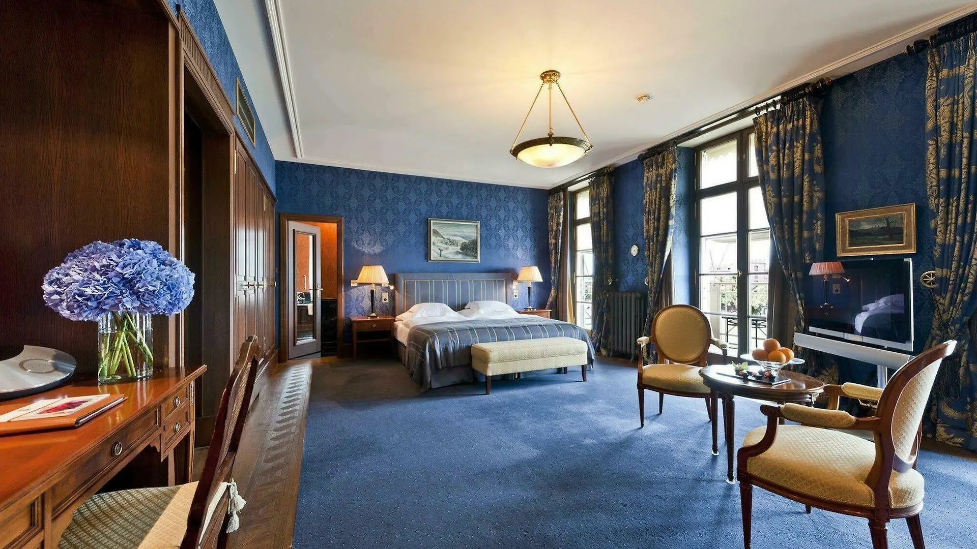 *****  Grand Hotel Les Trois Rois Basileia Suíça
